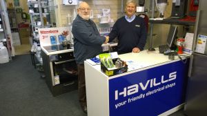 Lion President Brian thanks Clifford Hamstead from Havills for assisting